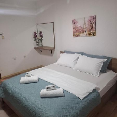 Nesi Apartmenti Pristina Kültér fotó
